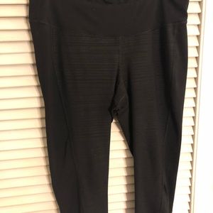 Old Navy Black Workout Capris Size XL